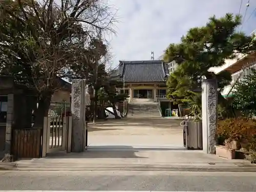 万徳寺の山門