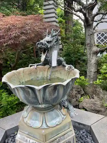 成就院の手水舎