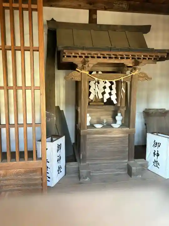 神明社の{uncategorized: "未分類", other: "その他", undefined: "問題あり", building: "その他建物", grave: "お墓", sacred_gate: "鳥居", guardian: "狛犬", statue: "像", buddha: "仏像", history: "歴史", nature: "自然", garden: "庭園", animal: "動物", pagoda: "塔", temizu: "手水舎", mountain_gate: "山門・神門", sanctuary: "本殿・本堂", subordinate: "末社・摂社", art: "芸術", scenery: "景色", jizo: "地蔵", ema: "絵馬", goshuin: "御朱印", omikuji: "おみくじ", items: "授与品その他", amulet: "お守り", goshuincho: "御朱印帳", eats: "食事", festival: "お祭り", votive_dance: "神楽", shichigosan: "七五三参", wedding: "結婚式", experience: "体験その他", initially: "初詣", around: "周辺", anti_infection: "感染症対策"}