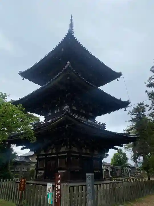 百済寺の{uncategorized: "未分類", other: "その他", undefined: "問題あり", building: "その他建物", grave: "お墓", sacred_gate: "鳥居", guardian: "狛犬", statue: "像", buddha: "仏像", history: "歴史", nature: "自然", garden: "庭園", animal: "動物", pagoda: "塔", temizu: "手水舎", mountain_gate: "山門・神門", sanctuary: "本殿・本堂", subordinate: "末社・摂社", art: "芸術", scenery: "景色", jizo: "地蔵", ema: "絵馬", goshuin: "御朱印", omikuji: "おみくじ", items: "授与品その他", amulet: "お守り", goshuincho: "御朱印帳", eats: "食事", festival: "お祭り", votive_dance: "神楽", shichigosan: "七五三参", wedding: "結婚式", experience: "体験その他", initially: "初詣", around: "周辺", anti_infection: "感染症対策"}