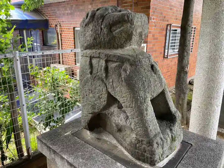 穏田神社の狛犬