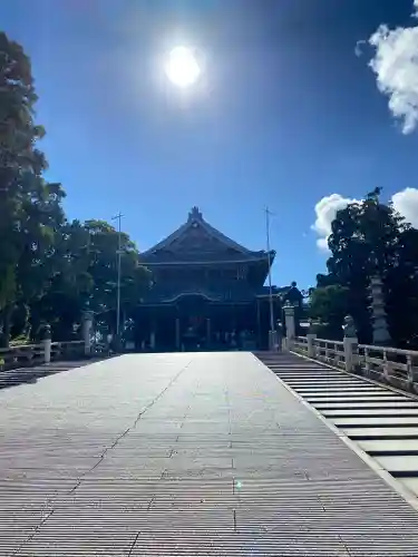 豊川稲荷の{uncategorized: "未分類", other: "その他", undefined: "問題あり", building: "その他建物", grave: "お墓", sacred_gate: "鳥居", guardian: "狛犬", statue: "像", buddha: "仏像", history: "歴史", nature: "自然", garden: "庭園", animal: "動物", pagoda: "塔", temizu: "手水舎", mountain_gate: "山門・神門", sanctuary: "本殿・本堂", subordinate: "末社・摂社", art: "芸術", scenery: "景色", jizo: "地蔵", ema: "絵馬", goshuin: "御朱印", omikuji: "おみくじ", items: "授与品その他", amulet: "お守り", goshuincho: "御朱印帳", eats: "食事", festival: "お祭り", votive_dance: "神楽", shichigosan: "七五三参", wedding: "結婚式", experience: "体験その他", initially: "初詣", around: "周辺", anti_infection: "感染症対策"}