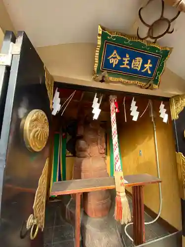 須賀神社の像