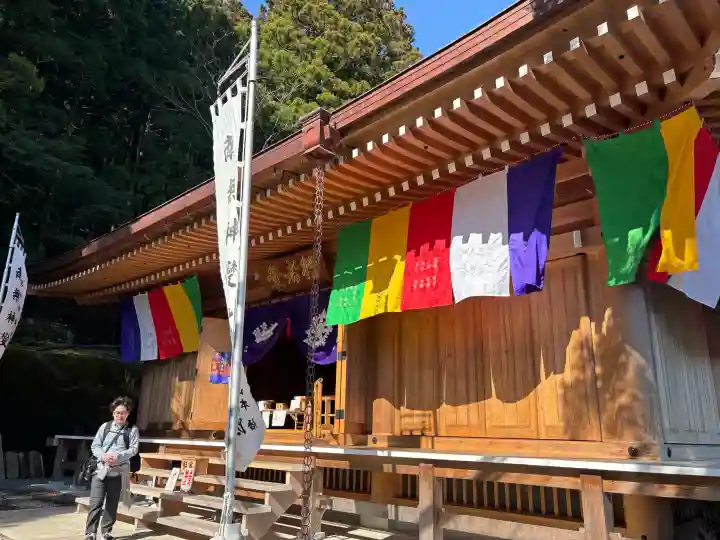 青岸渡寺の{uncategorized: "未分類", other: "その他", undefined: "問題あり", building: "その他建物", grave: "お墓", sacred_gate: "鳥居", guardian: "狛犬", statue: "像", buddha: "仏像", history: "歴史", nature: "自然", garden: "庭園", animal: "動物", pagoda: "塔", temizu: "手水舎", mountain_gate: "山門・神門", sanctuary: "本殿・本堂", subordinate: "末社・摂社", art: "芸術", scenery: "景色", jizo: "地蔵", ema: "絵馬", goshuin: "御朱印", omikuji: "おみくじ", items: "授与品その他", amulet: "お守り", goshuincho: "御朱印帳", eats: "食事", festival: "お祭り", votive_dance: "神楽", shichigosan: "七五三参", wedding: "結婚式", experience: "体験その他", initially: "初詣", around: "周辺", anti_infection: "感染症対策"}