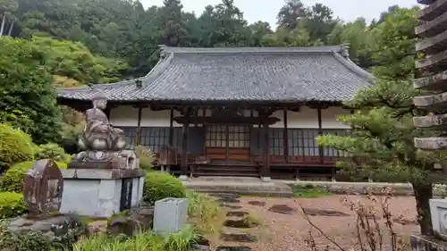 霊山院の本殿