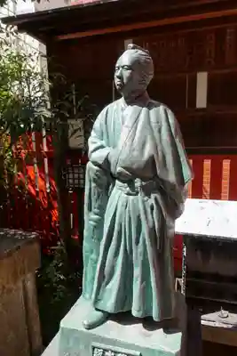 岬神社（土佐稲荷神社）の像