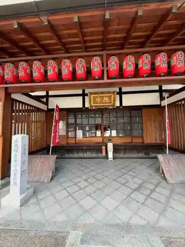 壬生寺の{uncategorized: "未分類", other: "その他", undefined: "問題あり", building: "その他建物", grave: "お墓", sacred_gate: "鳥居", guardian: "狛犬", statue: "像", buddha: "仏像", history: "歴史", nature: "自然", garden: "庭園", animal: "動物", pagoda: "塔", temizu: "手水舎", mountain_gate: "山門・神門", sanctuary: "本殿・本堂", subordinate: "末社・摂社", art: "芸術", scenery: "景色", jizo: "地蔵", ema: "絵馬", goshuin: "御朱印", omikuji: "おみくじ", items: "授与品その他", amulet: "お守り", goshuincho: "御朱印帳", eats: "食事", festival: "お祭り", votive_dance: "神楽", shichigosan: "七五三参", wedding: "結婚式", experience: "体験その他", initially: "初詣", around: "周辺", anti_infection: "感染症対策"}