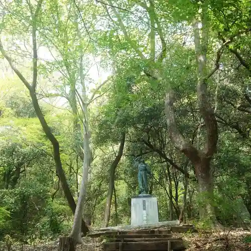 篠ｹ谷神社の像