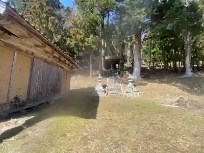 有徳神社の{uncategorized: "未分類", other: "その他", undefined: "問題あり", building: "その他建物", grave: "お墓", sacred_gate: "鳥居", guardian: "狛犬", statue: "像", buddha: "仏像", history: "歴史", nature: "自然", garden: "庭園", animal: "動物", pagoda: "塔", temizu: "手水舎", mountain_gate: "山門・神門", sanctuary: "本殿・本堂", subordinate: "末社・摂社", art: "芸術", scenery: "景色", jizo: "地蔵", ema: "絵馬", goshuin: "御朱印", omikuji: "おみくじ", items: "授与品その他", amulet: "お守り", goshuincho: "御朱印帳", eats: "食事", festival: "お祭り", votive_dance: "神楽", shichigosan: "七五三参", wedding: "結婚式", experience: "体験その他", initially: "初詣", around: "周辺", anti_infection: "感染症対策"}
