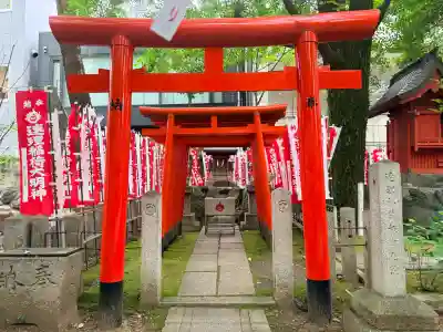 連理稲荷神社の{uncategorized: "未分類", other: "その他", undefined: "問題あり", building: "その他建物", grave: "お墓", sacred_gate: "鳥居", guardian: "狛犬", statue: "像", buddha: "仏像", history: "歴史", nature: "自然", garden: "庭園", animal: "動物", pagoda: "塔", temizu: "手水舎", mountain_gate: "山門・神門", sanctuary: "本殿・本堂", subordinate: "末社・摂社", art: "芸術", scenery: "景色", jizo: "地蔵", ema: "絵馬", goshuin: "御朱印", omikuji: "おみくじ", items: "授与品その他", amulet: "お守り", goshuincho: "御朱印帳", eats: "食事", festival: "お祭り", votive_dance: "神楽", shichigosan: "七五三参", wedding: "結婚式", experience: "体験その他", initially: "初詣", around: "周辺", anti_infection: "感染症対策"}
