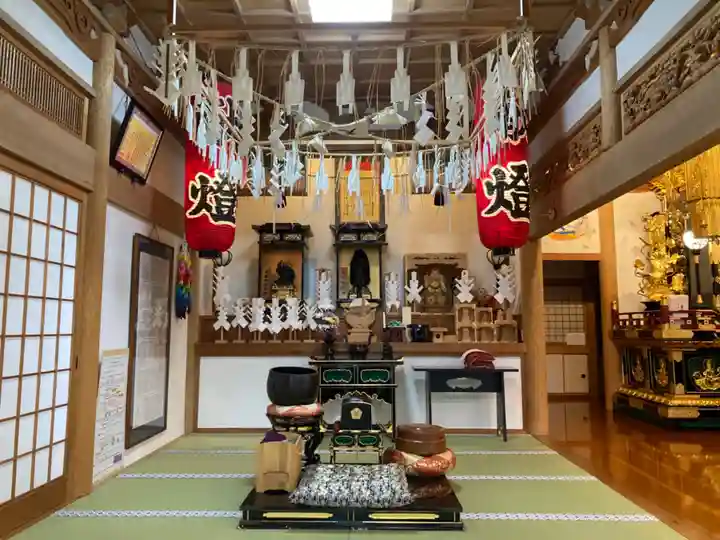 実勝寺の本殿・本堂