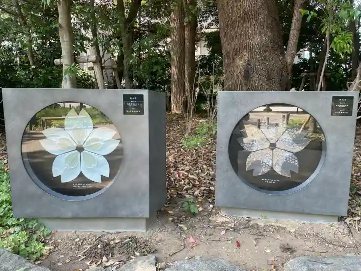 靖國神社の{uncategorized: "未分類", other: "その他", undefined: "問題あり", building: "その他建物", grave: "お墓", sacred_gate: "鳥居", guardian: "狛犬", statue: "像", buddha: "仏像", history: "歴史", nature: "自然", garden: "庭園", animal: "動物", pagoda: "塔", temizu: "手水舎", mountain_gate: "山門・神門", sanctuary: "本殿・本堂", subordinate: "末社・摂社", art: "芸術", scenery: "景色", jizo: "地蔵", ema: "絵馬", goshuin: "御朱印", omikuji: "おみくじ", items: "授与品その他", amulet: "お守り", goshuincho: "御朱印帳", eats: "食事", festival: "お祭り", votive_dance: "神楽", shichigosan: "七五三参", wedding: "結婚式", experience: "体験その他", initially: "初詣", around: "周辺", anti_infection: "感染症対策"}