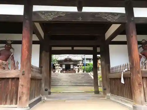 國前寺の山門