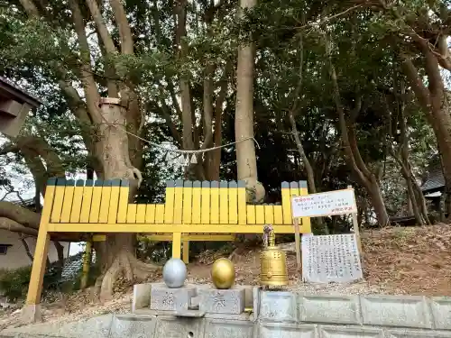 堀出神社の{uncategorized: "未分類", other: "その他", undefined: "問題あり", building: "その他建物", grave: "お墓", sacred_gate: "鳥居", guardian: "狛犬", statue: "像", buddha: "仏像", history: "歴史", nature: "自然", garden: "庭園", animal: "動物", pagoda: "塔", temizu: "手水舎", mountain_gate: "山門・神門", sanctuary: "本殿・本堂", subordinate: "末社・摂社", art: "芸術", scenery: "景色", jizo: "地蔵", ema: "絵馬", goshuin: "御朱印", omikuji: "おみくじ", items: "授与品その他", amulet: "お守り", goshuincho: "御朱印帳", eats: "食事", festival: "お祭り", votive_dance: "神楽", shichigosan: "七五三参", wedding: "結婚式", experience: "体験その他", initially: "初詣", around: "周辺", anti_infection: "感染症対策"}