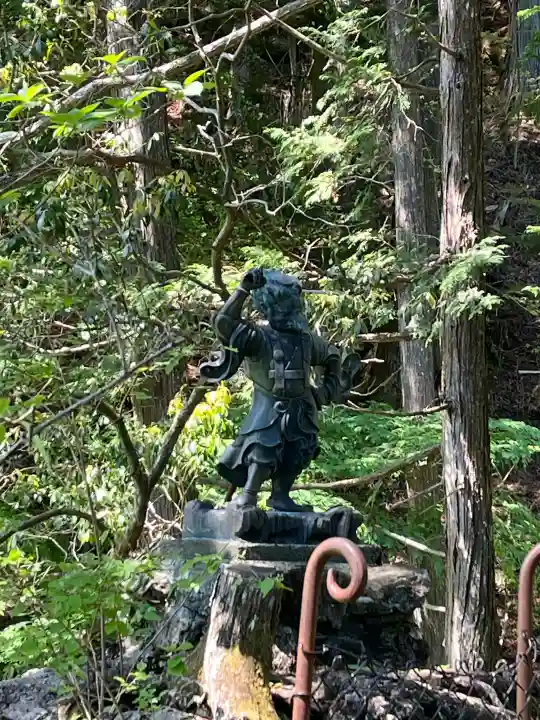 武蔵御嶽神社の{uncategorized: "未分類", other: "その他", undefined: "問題あり", building: "その他建物", grave: "お墓", sacred_gate: "鳥居", guardian: "狛犬", statue: "像", buddha: "仏像", history: "歴史", nature: "自然", garden: "庭園", animal: "動物", pagoda: "塔", temizu: "手水舎", mountain_gate: "山門・神門", sanctuary: "本殿・本堂", subordinate: "末社・摂社", art: "芸術", scenery: "景色", jizo: "地蔵", ema: "絵馬", goshuin: "御朱印", omikuji: "おみくじ", items: "授与品その他", amulet: "お守り", goshuincho: "御朱印帳", eats: "食事", festival: "お祭り", votive_dance: "神楽", shichigosan: "七五三参", wedding: "結婚式", experience: "体験その他", initially: "初詣", around: "周辺", anti_infection: "感染症対策"}