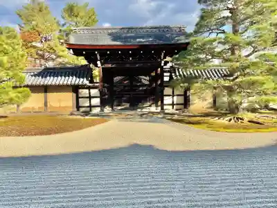 天龍寺の{uncategorized: "未分類", other: "その他", undefined: "問題あり", building: "その他建物", grave: "お墓", sacred_gate: "鳥居", guardian: "狛犬", statue: "像", buddha: "仏像", history: "歴史", nature: "自然", garden: "庭園", animal: "動物", pagoda: "塔", temizu: "手水舎", mountain_gate: "山門・神門", sanctuary: "本殿・本堂", subordinate: "末社・摂社", art: "芸術", scenery: "景色", jizo: "地蔵", ema: "絵馬", goshuin: "御朱印", omikuji: "おみくじ", items: "授与品その他", amulet: "お守り", goshuincho: "御朱印帳", eats: "食事", festival: "お祭り", votive_dance: "神楽", shichigosan: "七五三参", wedding: "結婚式", experience: "体験その他", initially: "初詣", around: "周辺", anti_infection: "感染症対策"}