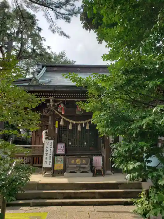 上高田氷川神社の本殿・本堂