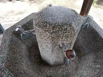 洲到止八幡宮の手水舎