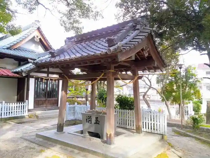 七所神社の手水舎