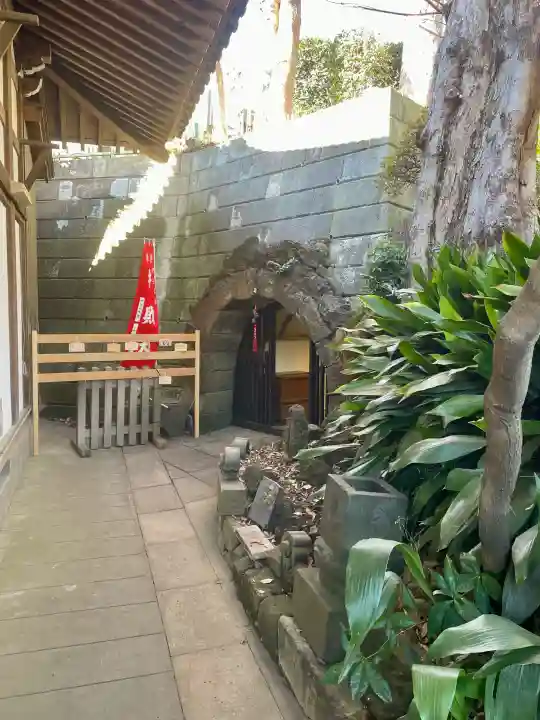 蟠龍寺の{uncategorized: "未分類", other: "その他", undefined: "問題あり", building: "その他建物", grave: "お墓", sacred_gate: "鳥居", guardian: "狛犬", statue: "像", buddha: "仏像", history: "歴史", nature: "自然", garden: "庭園", animal: "動物", pagoda: "塔", temizu: "手水舎", mountain_gate: "山門・神門", sanctuary: "本殿・本堂", subordinate: "末社・摂社", art: "芸術", scenery: "景色", jizo: "地蔵", ema: "絵馬", goshuin: "御朱印", omikuji: "おみくじ", items: "授与品その他", amulet: "お守り", goshuincho: "御朱印帳", eats: "食事", festival: "お祭り", votive_dance: "神楽", shichigosan: "七五三参", wedding: "結婚式", experience: "体験その他", initially: "初詣", around: "周辺", anti_infection: "感染症対策"}