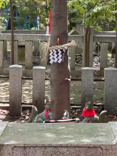 東伏見稲荷神社の{uncategorized: "未分類", other: "その他", undefined: "問題あり", building: "その他建物", grave: "お墓", sacred_gate: "鳥居", guardian: "狛犬", statue: "像", buddha: "仏像", history: "歴史", nature: "自然", garden: "庭園", animal: "動物", pagoda: "塔", temizu: "手水舎", mountain_gate: "山門・神門", sanctuary: "本殿・本堂", subordinate: "末社・摂社", art: "芸術", scenery: "景色", jizo: "地蔵", ema: "絵馬", goshuin: "御朱印", omikuji: "おみくじ", items: "授与品その他", amulet: "お守り", goshuincho: "御朱印帳", eats: "食事", festival: "お祭り", votive_dance: "神楽", shichigosan: "七五三参", wedding: "結婚式", experience: "体験その他", initially: "初詣", around: "周辺", anti_infection: "感染症対策"}