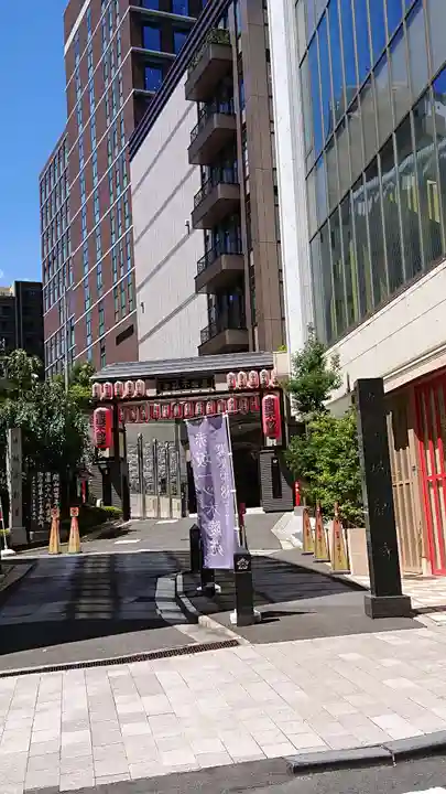 赤坂不動尊威徳寺の山門・神門