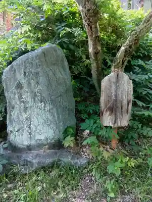 龍神神社の{uncategorized: "未分類", other: "その他", undefined: "問題あり", building: "その他建物", grave: "お墓", sacred_gate: "鳥居", guardian: "狛犬", statue: "像", buddha: "仏像", history: "歴史", nature: "自然", garden: "庭園", animal: "動物", pagoda: "塔", temizu: "手水舎", mountain_gate: "山門・神門", sanctuary: "本殿・本堂", subordinate: "末社・摂社", art: "芸術", scenery: "景色", jizo: "地蔵", ema: "絵馬", goshuin: "御朱印", omikuji: "おみくじ", items: "授与品その他", amulet: "お守り", goshuincho: "御朱印帳", eats: "食事", festival: "お祭り", votive_dance: "神楽", shichigosan: "七五三参", wedding: "結婚式", experience: "体験その他", initially: "初詣", around: "周辺", anti_infection: "感染症対策"}