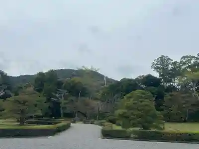 伊勢神宮内宮（皇大神宮）の{uncategorized: "未分類", other: "その他", undefined: "問題あり", building: "その他建物", grave: "お墓", sacred_gate: "鳥居", guardian: "狛犬", statue: "像", buddha: "仏像", history: "歴史", nature: "自然", garden: "庭園", animal: "動物", pagoda: "塔", temizu: "手水舎", mountain_gate: "山門・神門", sanctuary: "本殿・本堂", subordinate: "末社・摂社", art: "芸術", scenery: "景色", jizo: "地蔵", ema: "絵馬", goshuin: "御朱印", omikuji: "おみくじ", items: "授与品その他", amulet: "お守り", goshuincho: "御朱印帳", eats: "食事", festival: "お祭り", votive_dance: "神楽", shichigosan: "七五三参", wedding: "結婚式", experience: "体験その他", initially: "初詣", around: "周辺", anti_infection: "感染症対策"}