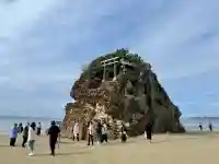 稲佐の浜 弁天島の{uncategorized: "未分類", other: "その他", undefined: "問題あり", building: "その他建物", grave: "お墓", sacred_gate: "鳥居", guardian: "狛犬", statue: "像", buddha: "仏像", history: "歴史", nature: "自然", garden: "庭園", animal: "動物", pagoda: "塔", temizu: "手水舎", mountain_gate: "山門・神門", sanctuary: "本殿・本堂", subordinate: "末社・摂社", art: "芸術", scenery: "景色", jizo: "地蔵", ema: "絵馬", goshuin: "御朱印", omikuji: "おみくじ", items: "授与品その他", amulet: "お守り", goshuincho: "御朱印帳", eats: "食事", festival: "お祭り", votive_dance: "神楽", shichigosan: "七五三参", wedding: "結婚式", experience: "体験その他", initially: "初詣", around: "周辺", anti_infection: "感染症対策"}