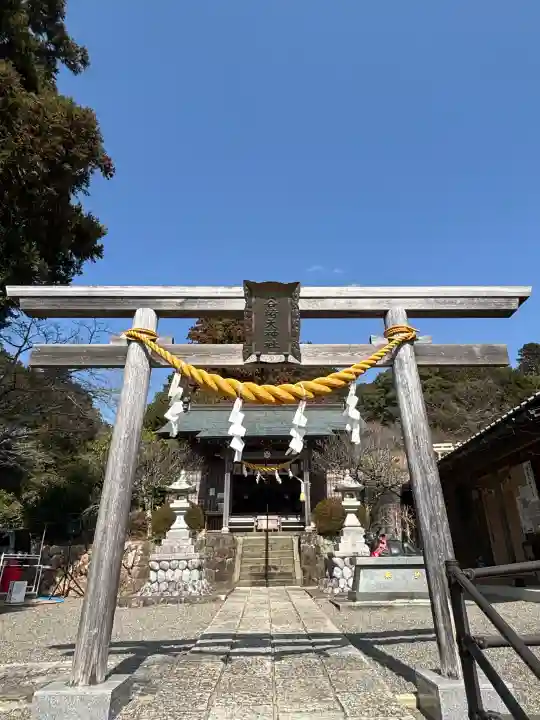 谷崎天神社の{uncategorized: "未分類", other: "その他", undefined: "問題あり", building: "その他建物", grave: "お墓", sacred_gate: "鳥居", guardian: "狛犬", statue: "像", buddha: "仏像", history: "歴史", nature: "自然", garden: "庭園", animal: "動物", pagoda: "塔", temizu: "手水舎", mountain_gate: "山門・神門", sanctuary: "本殿・本堂", subordinate: "末社・摂社", art: "芸術", scenery: "景色", jizo: "地蔵", ema: "絵馬", goshuin: "御朱印", omikuji: "おみくじ", items: "授与品その他", amulet: "お守り", goshuincho: "御朱印帳", eats: "食事", festival: "お祭り", votive_dance: "神楽", shichigosan: "七五三参", wedding: "結婚式", experience: "体験その他", initially: "初詣", around: "周辺", anti_infection: "感染症対策"}