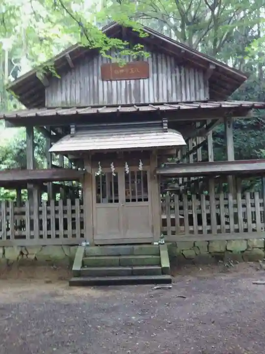 八王子神社の本殿・本堂