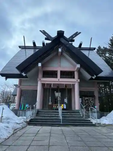 芽室神社の{uncategorized: "未分類", other: "その他", undefined: "問題あり", building: "その他建物", grave: "お墓", sacred_gate: "鳥居", guardian: "狛犬", statue: "像", buddha: "仏像", history: "歴史", nature: "自然", garden: "庭園", animal: "動物", pagoda: "塔", temizu: "手水舎", mountain_gate: "山門・神門", sanctuary: "本殿・本堂", subordinate: "末社・摂社", art: "芸術", scenery: "景色", jizo: "地蔵", ema: "絵馬", goshuin: "御朱印", omikuji: "おみくじ", items: "授与品その他", amulet: "お守り", goshuincho: "御朱印帳", eats: "食事", festival: "お祭り", votive_dance: "神楽", shichigosan: "七五三参", wedding: "結婚式", experience: "体験その他", initially: "初詣", around: "周辺", anti_infection: "感染症対策"}