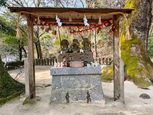 仁比山神社の像