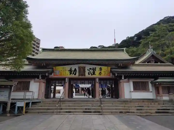 照國神社の山門・神門