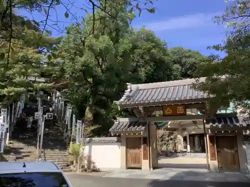 八事山 興正寺の山門・神門