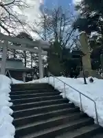 高岡市護国神社の{uncategorized: "未分類", other: "その他", undefined: "問題あり", building: "その他建物", grave: "お墓", sacred_gate: "鳥居", guardian: "狛犬", statue: "像", buddha: "仏像", history: "歴史", nature: "自然", garden: "庭園", animal: "動物", pagoda: "塔", temizu: "手水舎", mountain_gate: "山門・神門", sanctuary: "本殿・本堂", subordinate: "末社・摂社", art: "芸術", scenery: "景色", jizo: "地蔵", ema: "絵馬", goshuin: "御朱印", omikuji: "おみくじ", items: "授与品その他", amulet: "お守り", goshuincho: "御朱印帳", eats: "食事", festival: "お祭り", votive_dance: "神楽", shichigosan: "七五三参", wedding: "結婚式", experience: "体験その他", initially: "初詣", around: "周辺", anti_infection: "感染症対策"}