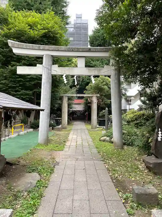 新橋鹽竃神社の鳥居