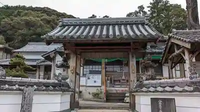 峰興寺の山門