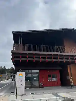 息栖神社の{uncategorized: "未分類", other: "その他", undefined: "問題あり", building: "その他建物", grave: "お墓", sacred_gate: "鳥居", guardian: "狛犬", statue: "像", buddha: "仏像", history: "歴史", nature: "自然", garden: "庭園", animal: "動物", pagoda: "塔", temizu: "手水舎", mountain_gate: "山門・神門", sanctuary: "本殿・本堂", subordinate: "末社・摂社", art: "芸術", scenery: "景色", jizo: "地蔵", ema: "絵馬", goshuin: "御朱印", omikuji: "おみくじ", items: "授与品その他", amulet: "お守り", goshuincho: "御朱印帳", eats: "食事", festival: "お祭り", votive_dance: "神楽", shichigosan: "七五三参", wedding: "結婚式", experience: "体験その他", initially: "初詣", around: "周辺", anti_infection: "感染症対策"}
