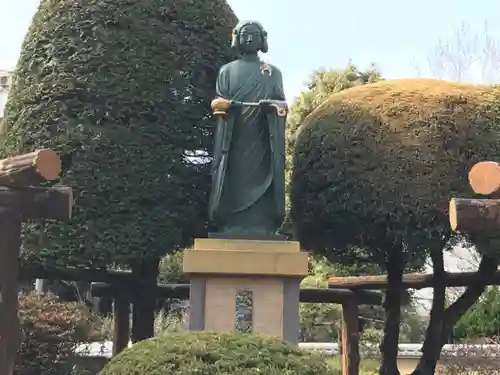 新井薬師（梅照院）の像