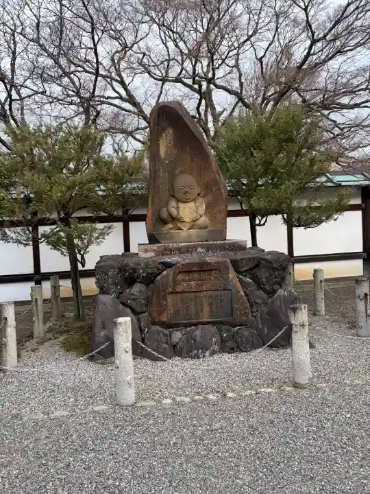 宝鏡寺の{uncategorized: "未分類", other: "その他", undefined: "問題あり", building: "その他建物", grave: "お墓", sacred_gate: "鳥居", guardian: "狛犬", statue: "像", buddha: "仏像", history: "歴史", nature: "自然", garden: "庭園", animal: "動物", pagoda: "塔", temizu: "手水舎", mountain_gate: "山門・神門", sanctuary: "本殿・本堂", subordinate: "末社・摂社", art: "芸術", scenery: "景色", jizo: "地蔵", ema: "絵馬", goshuin: "御朱印", omikuji: "おみくじ", items: "授与品その他", amulet: "お守り", goshuincho: "御朱印帳", eats: "食事", festival: "お祭り", votive_dance: "神楽", shichigosan: "七五三参", wedding: "結婚式", experience: "体験その他", initially: "初詣", around: "周辺", anti_infection: "感染症対策"}