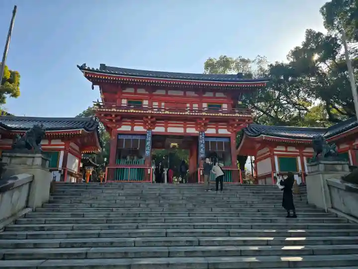 八坂神社(祇園さん)の{uncategorized: "未分類", other: "その他", undefined: "問題あり", building: "その他建物", grave: "お墓", sacred_gate: "鳥居", guardian: "狛犬", statue: "像", buddha: "仏像", history: "歴史", nature: "自然", garden: "庭園", animal: "動物", pagoda: "塔", temizu: "手水舎", mountain_gate: "山門・神門", sanctuary: "本殿・本堂", subordinate: "末社・摂社", art: "芸術", scenery: "景色", jizo: "地蔵", ema: "絵馬", goshuin: "御朱印", omikuji: "おみくじ", items: "授与品その他", amulet: "お守り", goshuincho: "御朱印帳", eats: "食事", festival: "お祭り", votive_dance: "神楽", shichigosan: "七五三参", wedding: "結婚式", experience: "体験その他", initially: "初詣", around: "周辺", anti_infection: "感染症対策"}