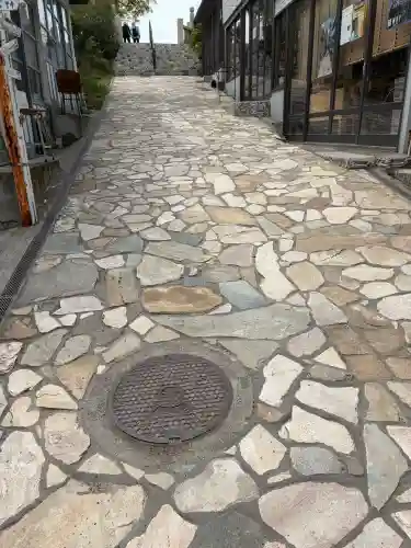 伊和都比売神社の{uncategorized: "未分類", other: "その他", undefined: "問題あり", building: "その他建物", grave: "お墓", sacred_gate: "鳥居", guardian: "狛犬", statue: "像", buddha: "仏像", history: "歴史", nature: "自然", garden: "庭園", animal: "動物", pagoda: "塔", temizu: "手水舎", mountain_gate: "山門・神門", sanctuary: "本殿・本堂", subordinate: "末社・摂社", art: "芸術", scenery: "景色", jizo: "地蔵", ema: "絵馬", goshuin: "御朱印", omikuji: "おみくじ", items: "授与品その他", amulet: "お守り", goshuincho: "御朱印帳", eats: "食事", festival: "お祭り", votive_dance: "神楽", shichigosan: "七五三参", wedding: "結婚式", experience: "体験その他", initially: "初詣", around: "周辺", anti_infection: "感染症対策"}