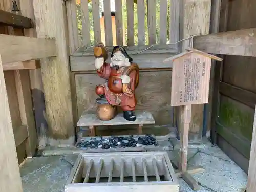 都農神社の像