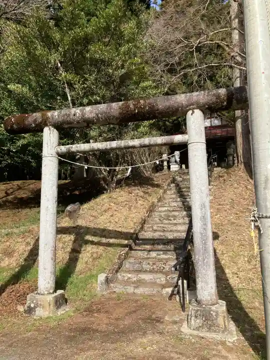 鹿島神社(水木町)の{uncategorized: "未分類", other: "その他", undefined: "問題あり", building: "その他建物", grave: "お墓", sacred_gate: "鳥居", guardian: "狛犬", statue: "像", buddha: "仏像", history: "歴史", nature: "自然", garden: "庭園", animal: "動物", pagoda: "塔", temizu: "手水舎", mountain_gate: "山門・神門", sanctuary: "本殿・本堂", subordinate: "末社・摂社", art: "芸術", scenery: "景色", jizo: "地蔵", ema: "絵馬", goshuin: "御朱印", omikuji: "おみくじ", items: "授与品その他", amulet: "お守り", goshuincho: "御朱印帳", eats: "食事", festival: "お祭り", votive_dance: "神楽", shichigosan: "七五三参", wedding: "結婚式", experience: "体験その他", initially: "初詣", around: "周辺", anti_infection: "感染症対策"}
