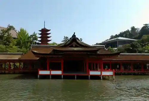 厳島神社の本殿