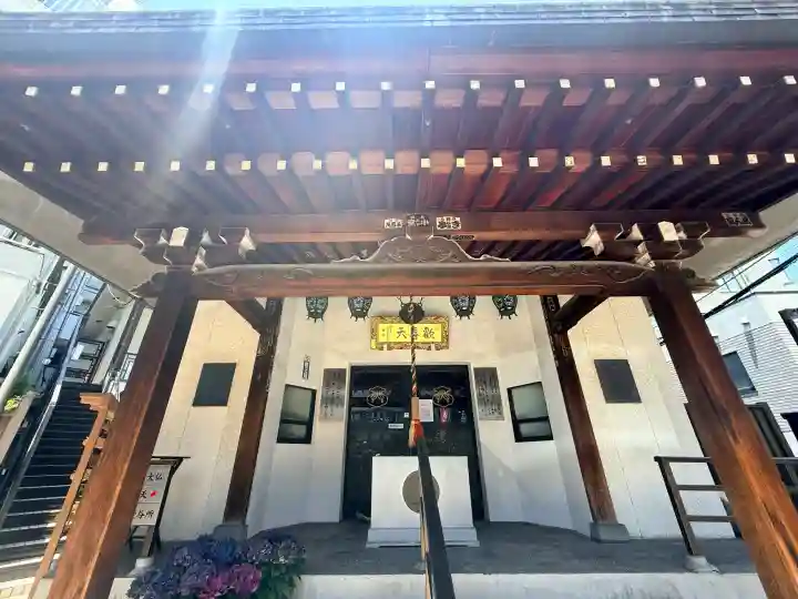神楽坂安養寺の{uncategorized: "未分類", other: "その他", undefined: "問題あり", building: "その他建物", grave: "お墓", sacred_gate: "鳥居", guardian: "狛犬", statue: "像", buddha: "仏像", history: "歴史", nature: "自然", garden: "庭園", animal: "動物", pagoda: "塔", temizu: "手水舎", mountain_gate: "山門・神門", sanctuary: "本殿・本堂", subordinate: "末社・摂社", art: "芸術", scenery: "景色", jizo: "地蔵", ema: "絵馬", goshuin: "御朱印", omikuji: "おみくじ", items: "授与品その他", amulet: "お守り", goshuincho: "御朱印帳", eats: "食事", festival: "お祭り", votive_dance: "神楽", shichigosan: "七五三参", wedding: "結婚式", experience: "体験その他", initially: "初詣", around: "周辺", anti_infection: "感染症対策"}