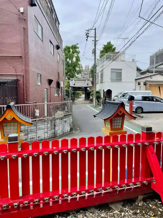 馬場子育稲荷神社の{uncategorized: "未分類", other: "その他", undefined: "問題あり", building: "その他建物", grave: "お墓", sacred_gate: "鳥居", guardian: "狛犬", statue: "像", buddha: "仏像", history: "歴史", nature: "自然", garden: "庭園", animal: "動物", pagoda: "塔", temizu: "手水舎", mountain_gate: "山門・神門", sanctuary: "本殿・本堂", subordinate: "末社・摂社", art: "芸術", scenery: "景色", jizo: "地蔵", ema: "絵馬", goshuin: "御朱印", omikuji: "おみくじ", items: "授与品その他", amulet: "お守り", goshuincho: "御朱印帳", eats: "食事", festival: "お祭り", votive_dance: "神楽", shichigosan: "七五三参", wedding: "結婚式", experience: "体験その他", initially: "初詣", around: "周辺", anti_infection: "感染症対策"}