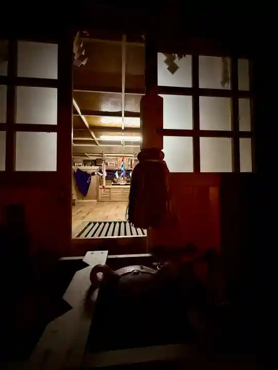 三好八幡神社の{uncategorized: "未分類", other: "その他", undefined: "問題あり", building: "その他建物", grave: "お墓", sacred_gate: "鳥居", guardian: "狛犬", statue: "像", buddha: "仏像", history: "歴史", nature: "自然", garden: "庭園", animal: "動物", pagoda: "塔", temizu: "手水舎", mountain_gate: "山門・神門", sanctuary: "本殿・本堂", subordinate: "末社・摂社", art: "芸術", scenery: "景色", jizo: "地蔵", ema: "絵馬", goshuin: "御朱印", omikuji: "おみくじ", items: "授与品その他", amulet: "お守り", goshuincho: "御朱印帳", eats: "食事", festival: "お祭り", votive_dance: "神楽", shichigosan: "七五三参", wedding: "結婚式", experience: "体験その他", initially: "初詣", around: "周辺", anti_infection: "感染症対策"}