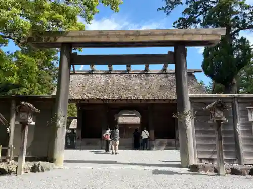 伊勢神宮外宮（豊受大神宮）の{uncategorized: "未分類", other: "その他", undefined: "問題あり", building: "その他建物", grave: "お墓", sacred_gate: "鳥居", guardian: "狛犬", statue: "像", buddha: "仏像", history: "歴史", nature: "自然", garden: "庭園", animal: "動物", pagoda: "塔", temizu: "手水舎", mountain_gate: "山門・神門", sanctuary: "本殿・本堂", subordinate: "末社・摂社", art: "芸術", scenery: "景色", jizo: "地蔵", ema: "絵馬", goshuin: "御朱印", omikuji: "おみくじ", items: "授与品その他", amulet: "お守り", goshuincho: "御朱印帳", eats: "食事", festival: "お祭り", votive_dance: "神楽", shichigosan: "七五三参", wedding: "結婚式", experience: "体験その他", initially: "初詣", around: "周辺", anti_infection: "感染症対策"}
